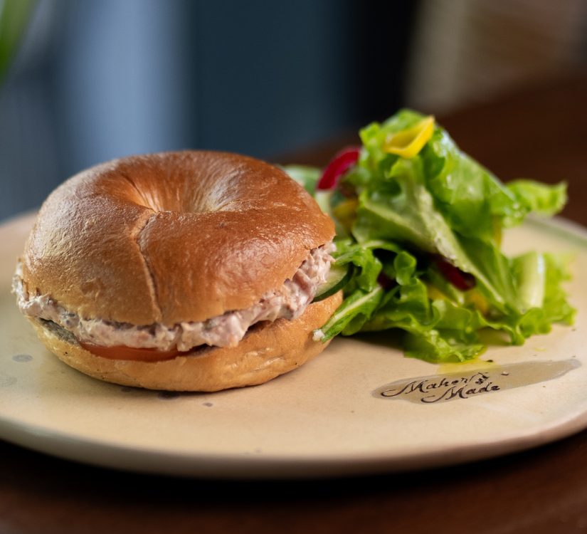 Hot-smoked Salmon Bagel (SF/D)